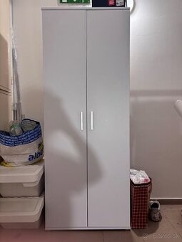 Biela policova skrina