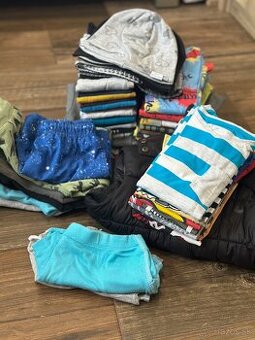 38 ks oblečenia 104-110