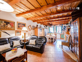 IBA U NÁS Na predaj 7-izbový rodinný dom, 338 m2, Podhájska