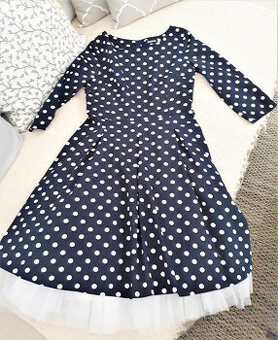 Predám krásne dámske šaty "S" so spodničkou.