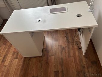 Manikérsky stol,lampa,odsavacka