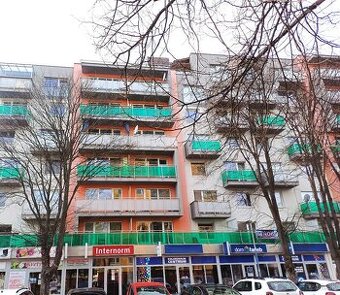 2 izb. byt s balkónom v zánovnej bytovke v PP na Západe