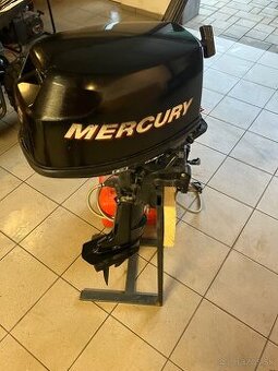 Lodný motor