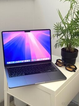MacBook Air M2 13.6” 8GB RAM / 256GB SSD