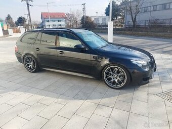 Bmw E61 M5 v10