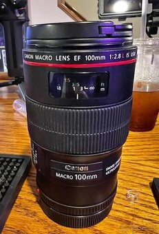 Canon EF 100mm f/2.8L Macro