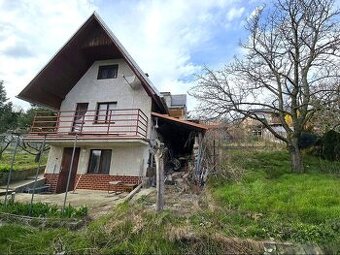 Na predaj murovaná trojpodlažná chata s pozemkom a výhľadom