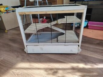 Klietka s príslušenstvom pre skrecka