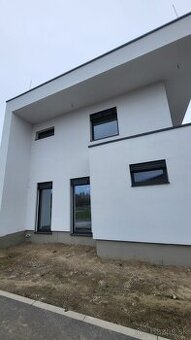 Luxusná dvojpodlažná Novostavba   pri Dunaji Štúrovo