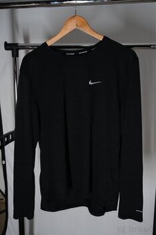 Nike Running – funkčné tričko s dlhým rukávom (čierne)