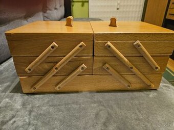 Krabica na šijacie potreby