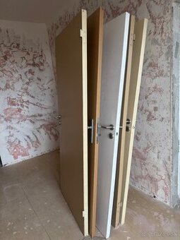 Darujem za odvoz dvere, zárubne ,