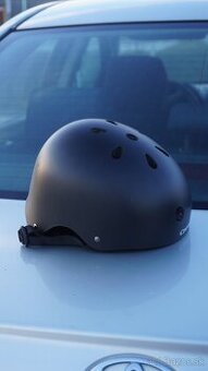 Skate prilba – veľkosť L, ako nová (Senec)