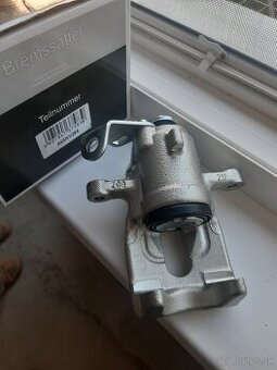 Zadný brzdový strmeň + brzdové doštičk Renault Kangoo2