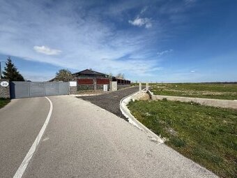 Slnečný stavebný pozemok o výmere 633 m2, Blatné