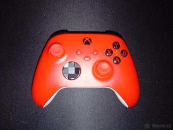 Xbox ovládač Wireless Controller Pulse s batériou