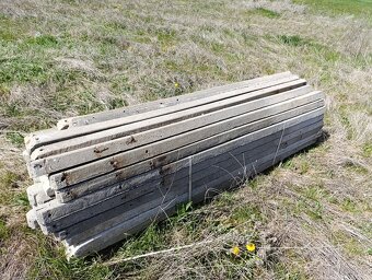 Betonove plotové stĺpy, vinohradnícke stĺpiky