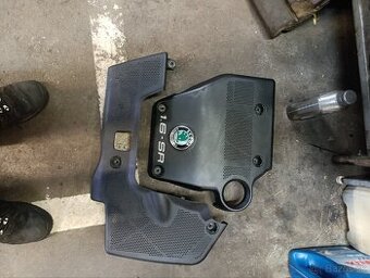 Octavia 1.6 horný kryt motora