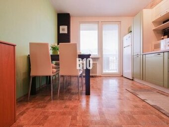Tichá lokalita - garáž a záhradka v cene - slnečný 2i byt