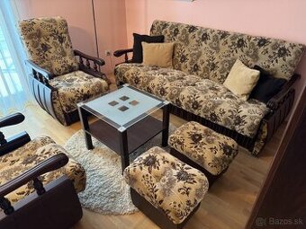 Veľa nábytku: sedačka+skrine+posteľ+písací stôl. Nepoužívané