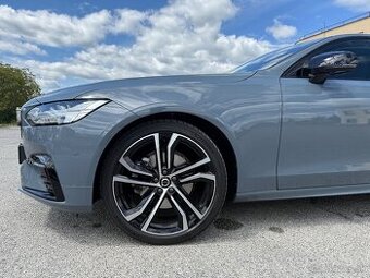 Volvo S90 B5 AWD (4x4), 173 kW + 10 kW Mild Hybrid
