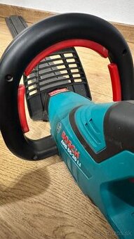 BOSCH plotové nožnice, vyžínač, plus akumulátor a nabíjačka