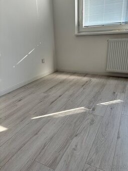 Plávajúca laminátová podlaha 50m2