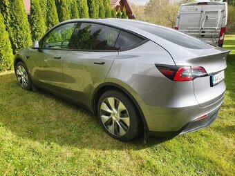 Tesla 2024 Model Y Dual Motor Long Range 4x4