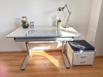 Výškovo nastaviteľný stôl pre deti