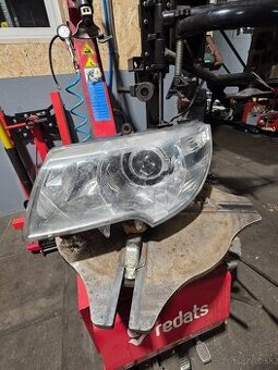 SVETLO SUPERB 2 PRED FACELIFT