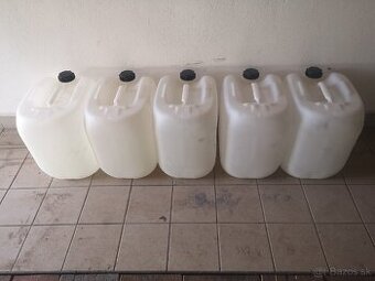 Predám bandasky kanister 30Litrove su z PHM(nafta)