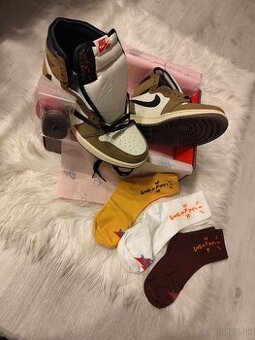 Jordan 1 One Retro High OG SP Travis Scott Moccha