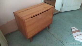 Darujem tento perinák, zachovalý aj na dekoračné maľovanie.H