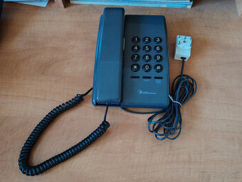 Telefón (pevná linka)