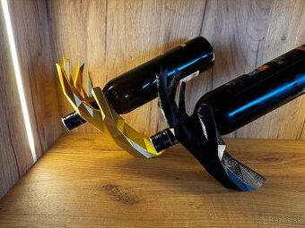 Dizajnový stoja na víno