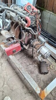 Agregát na hydrauliku.