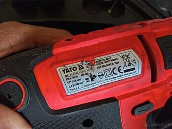 elektrický rázový uťahovák Yato YT-8202
