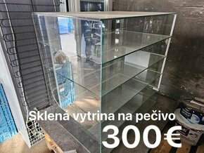 Sklenná vitrína