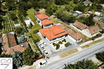 Dva samostatné dvojpodlažné domy na veľkorysom pozemku