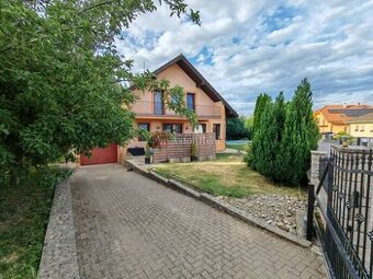 Vkusný dvojpodlažný 5-izb. RD 218m2 s bazénom, pozemok 651m2