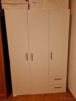 Skriňa biela väčšia