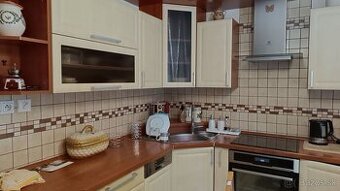 Kompletne zariadený trojizbový byt