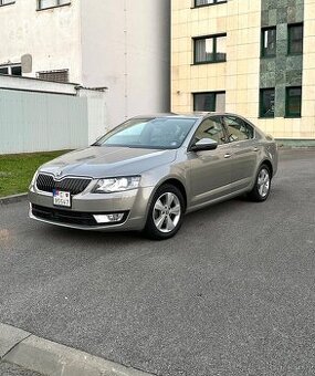 Škoda Octavia 3 Sedan 1.2 TSI 81kw Elegance,R16,BT,BI-xenon
