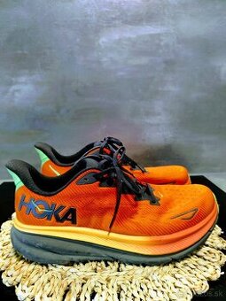 ZNÍŽENÁ CENA LEN DNES Predám bežecké tenisky HOKA