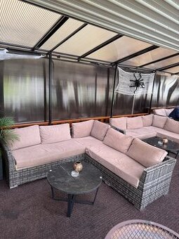 rohový ratanový gauč