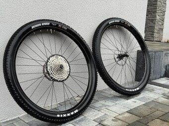 Kolesa expert cc2 naboje XT 29” plaste maxxis microspline