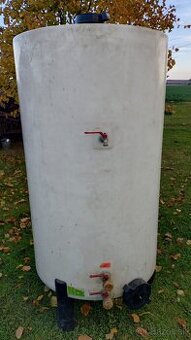 Plastová nádrž na vino