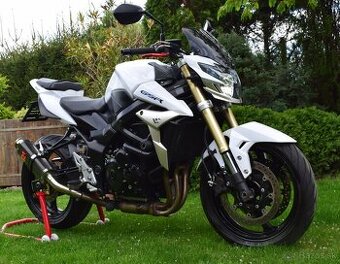 SUZUKI GSR 750