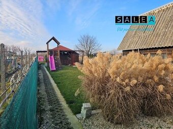 Priestranný 3-izbový byt s garážou, 2 loggiami a záhradou – 