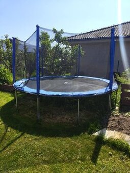 Trampolína